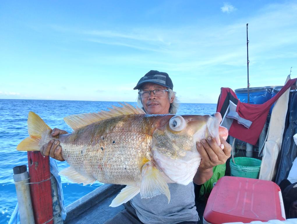 Tường thuật chuyến câu đầu xuân: sóng, gió và những cuộc chiến ngầm